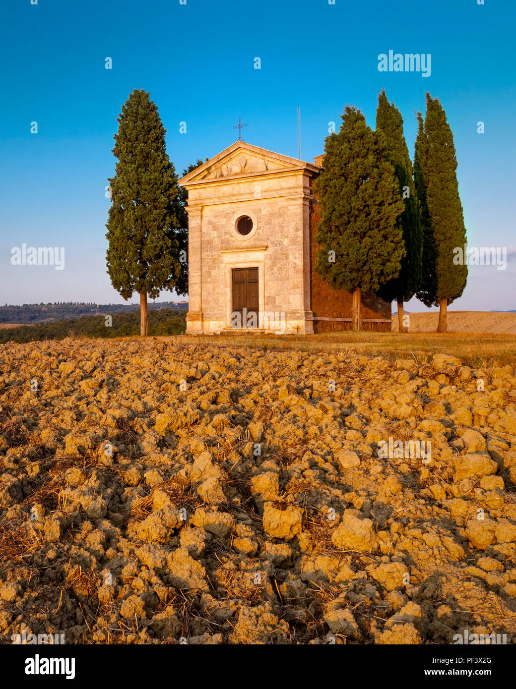Cappella di Vitaleta at sunset, San Quirico, Tuscany Italy Stock Photo