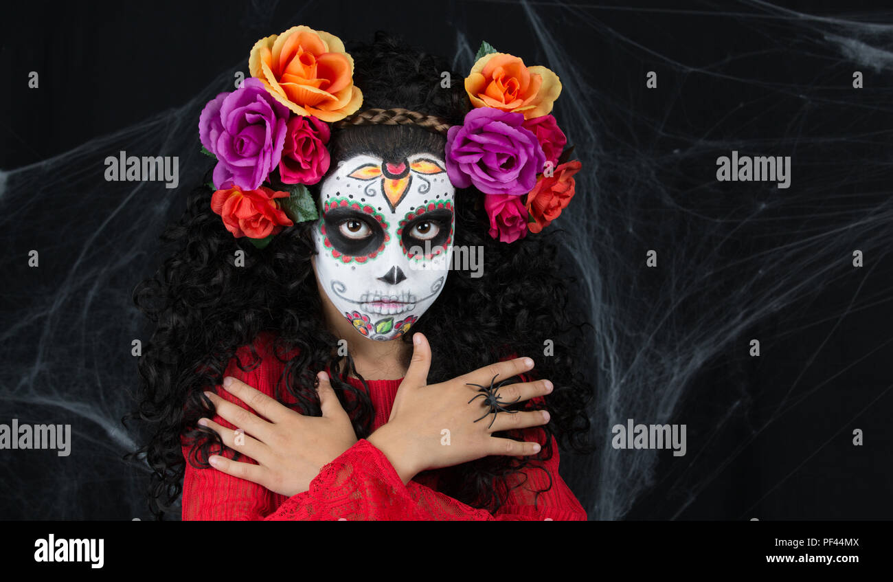 Closeup portrait of Calavera Catrina. Little girl with sugar skull makeup.  Dia de los muertos. Day of The Dead. Halloween Stock Photo - Alamy