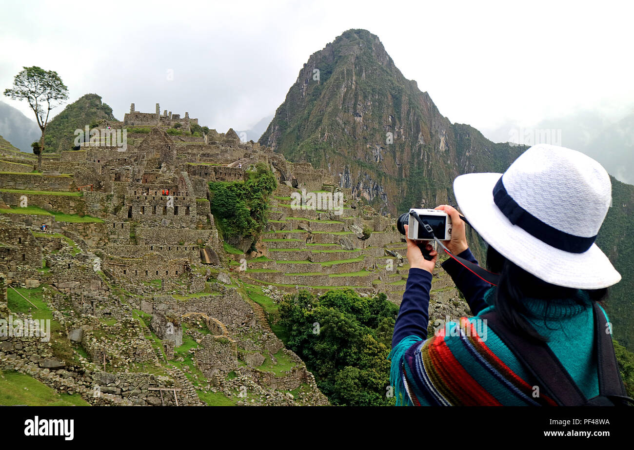 Tourist picture camera machu hi-res stock photography and images - Alamy