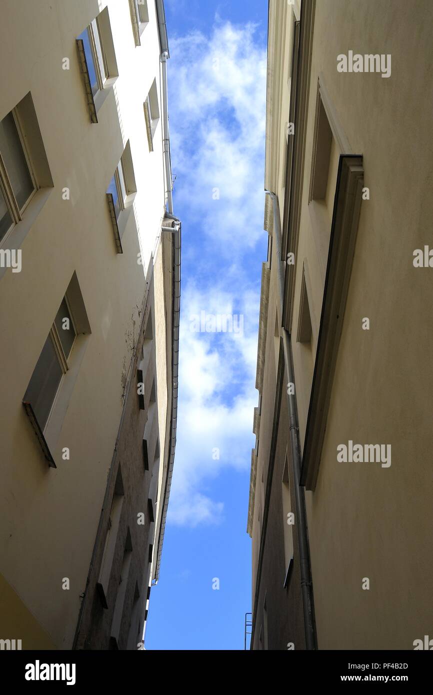 Narrow alley between apartment buildings hi-res stock photography and ...