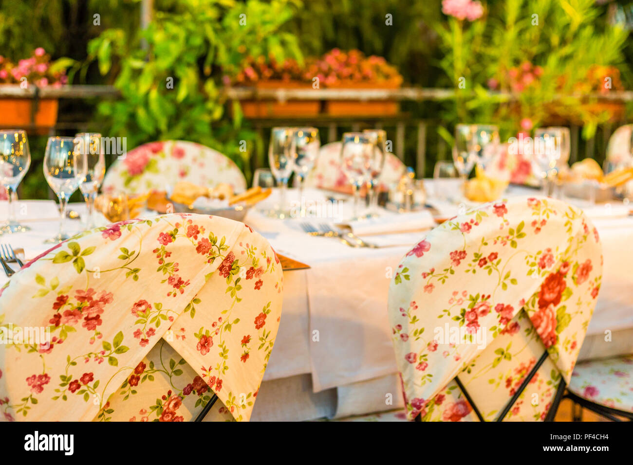 Table set for dinner at the restaurant Stock Photo - Alamy
