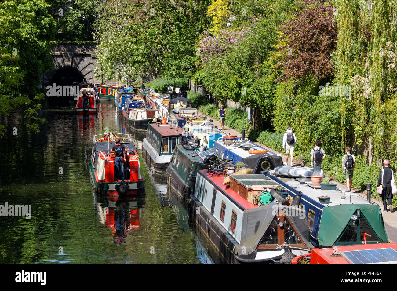 Houseboats and narrowboats next to Islington Tunnel on the Regent's Canal, London England United Kingdom UK Stock Photo