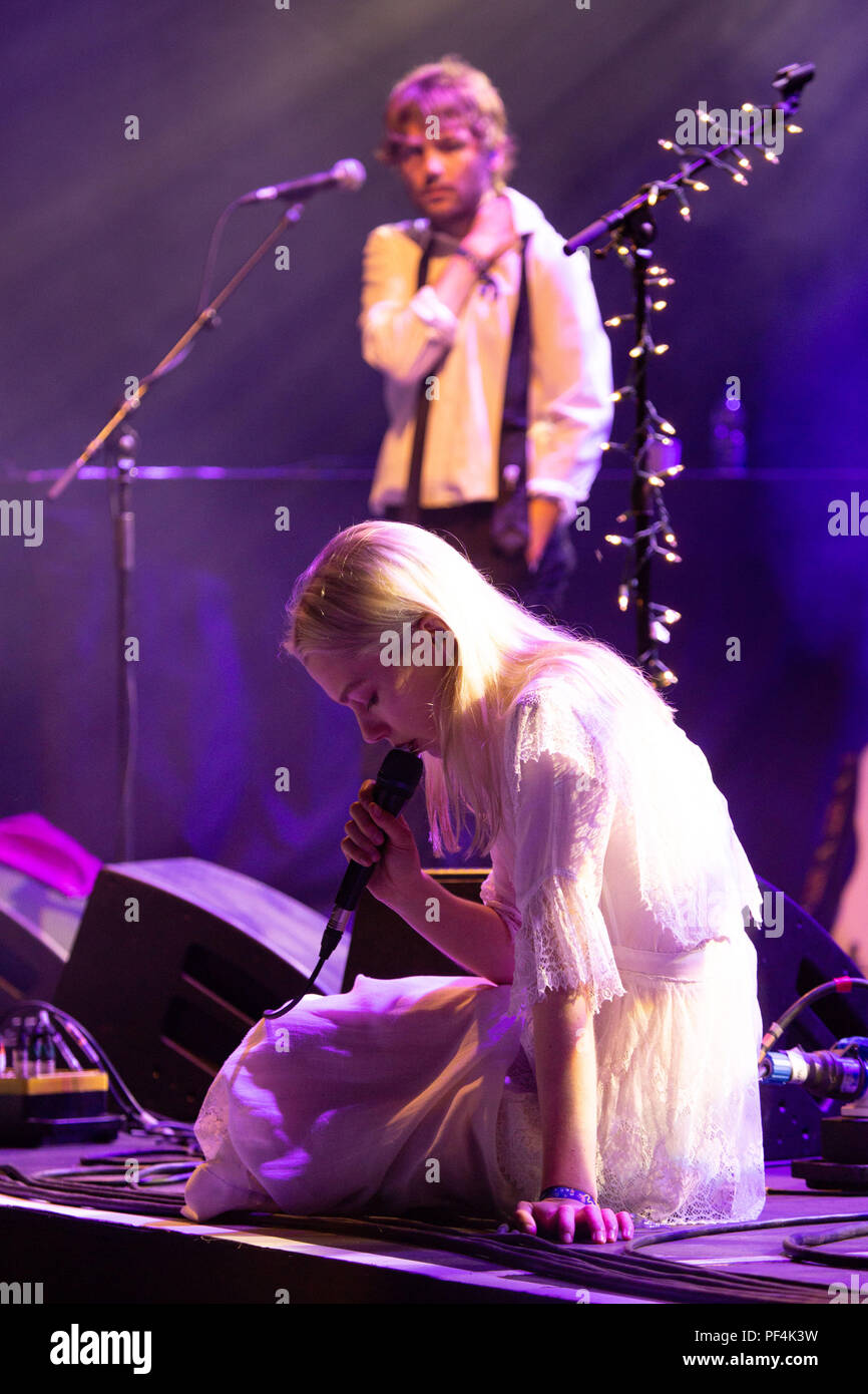 PHOEBE BRIDGERS YOUNG 2018 CONCERT A Young Phoebe Bridgers Plays The phoebe-bridgers-young-2018-concert-a-young-phoebe-bridgers-plays-the