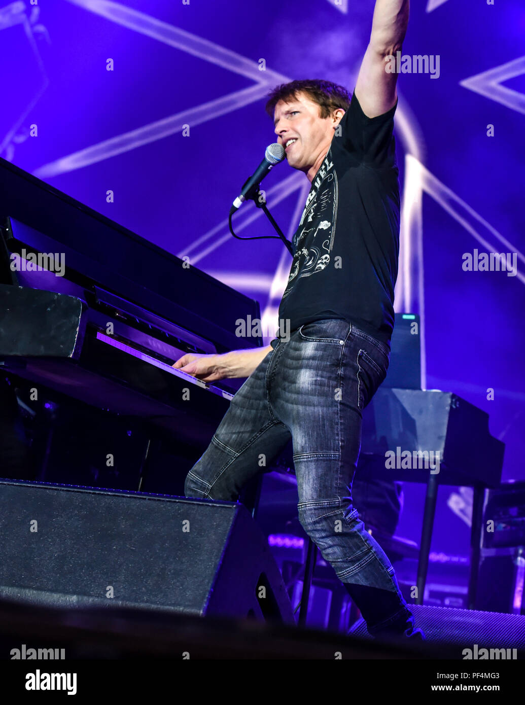 Germany, Coburg, HUK Coburg Open Air - 18 Aug 2018 - Concert, James Blunt - Bild: James Blunt playing his set at the HUK Coburg Open Air 2018.  Alamy Live News Entertainment / Credit: Ryan Evans Credit: Ryan Evans/Alamy Live News Stock Photo