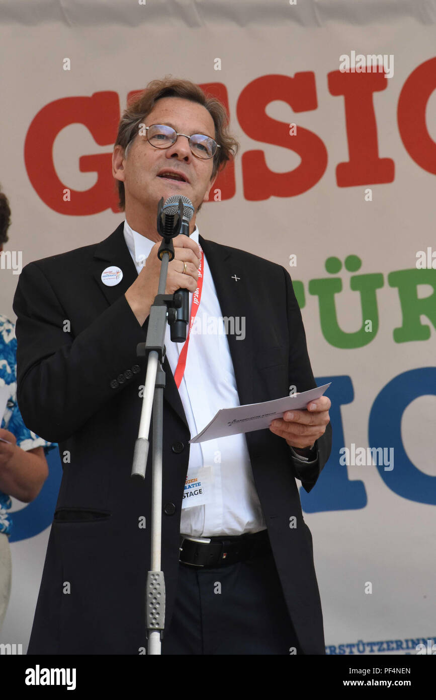 Berlin, Germany. 18th Aug, 2018. Counter-protests take place in Berlin ...