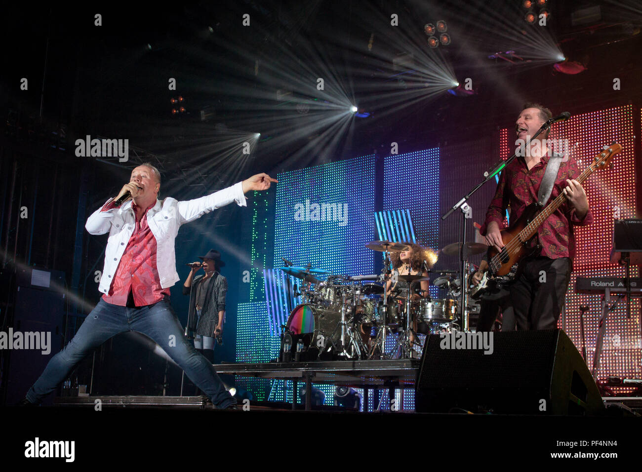 Coventry, UK. 18th October, 2018. Simple Minds Lead Singer Jim Kerr at