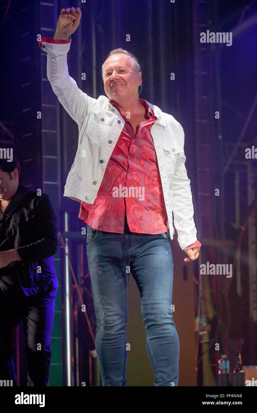 Coventry, UK. 18th October, 2018. Simple Minds Lead Singer Jim Kerr at