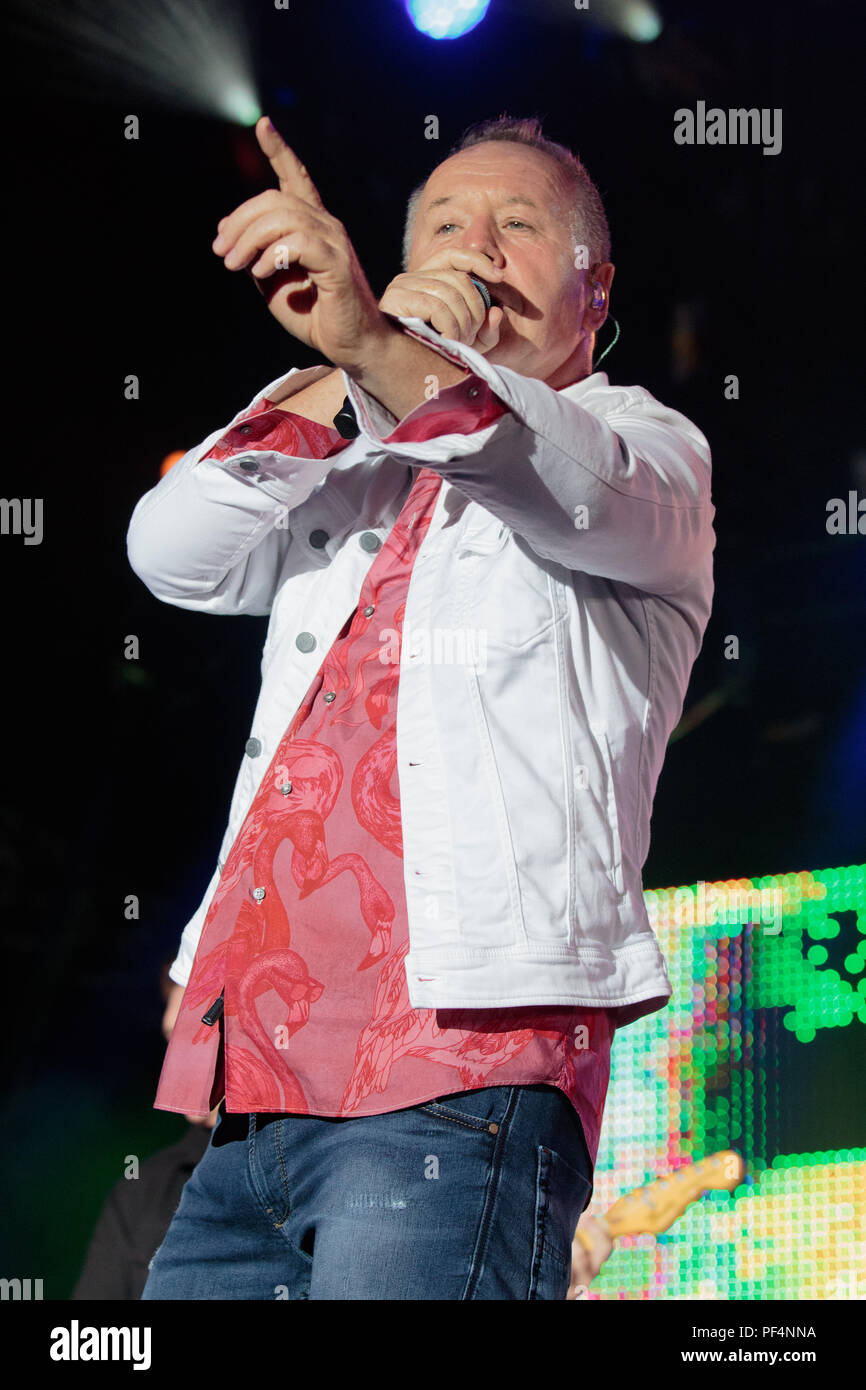 Coventry, UK. 18th October, 2018. Simple Minds Lead Singer Jim Kerr at