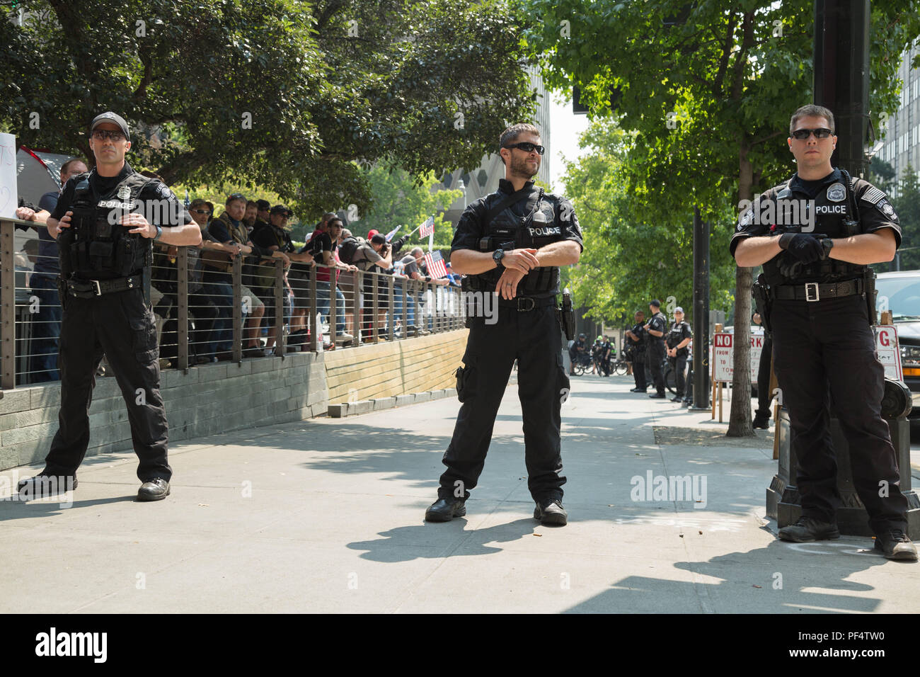 Seattle, WA, USA.  18th August, 2018.  The site of the pro gun rally with the police officers blocks the sidewalk in front of the City Hall Plaza.  Credit: Maria S./Alamy Live News. Stock Photo