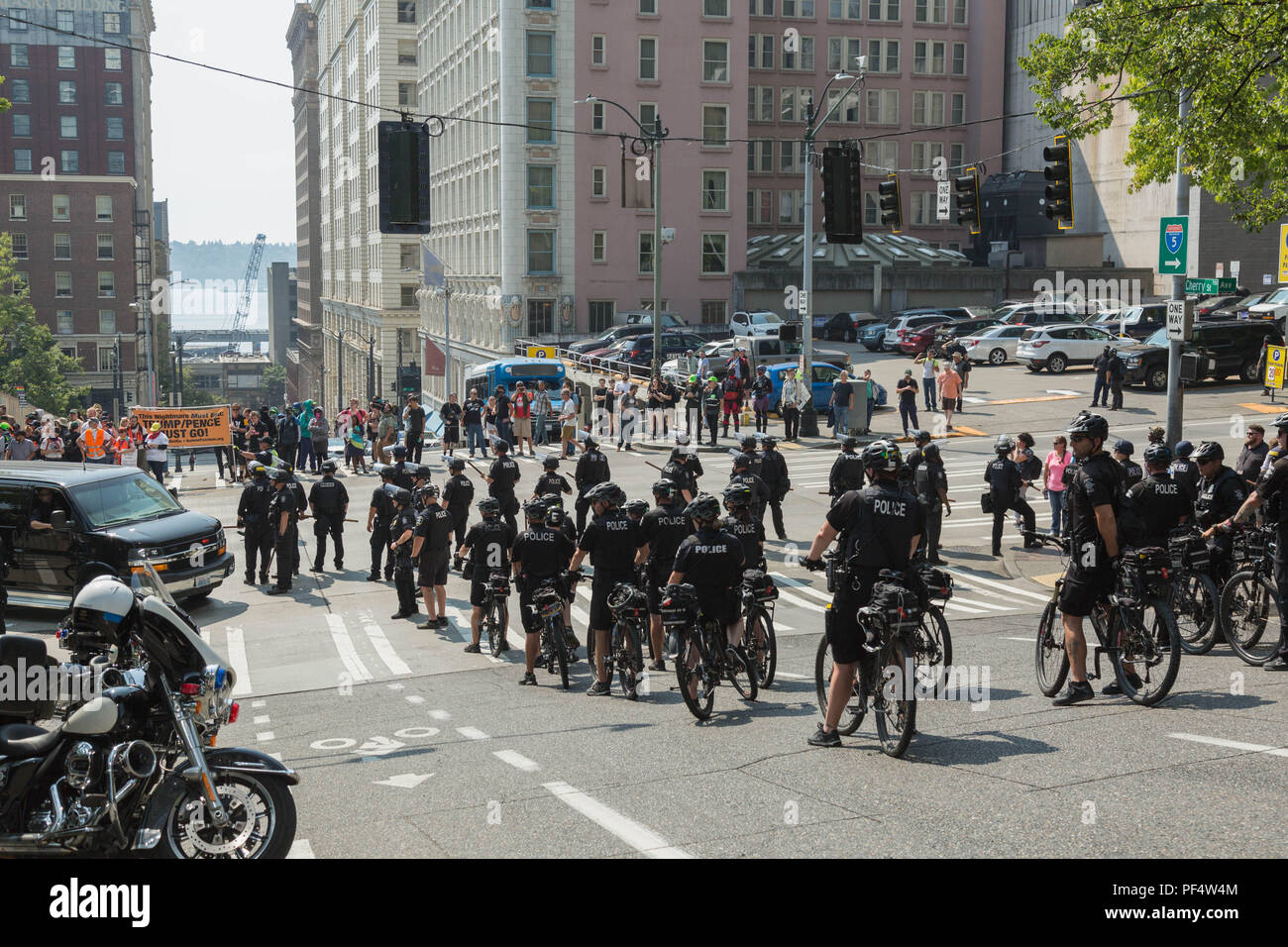 Seattle, WA, USA. 18th August, 2018.  Police officers secure the street  where right and left wing protesters are facing off at the outside Seattle City Hall.  Credit: Maria S./Alamy Live News. Stock Photo