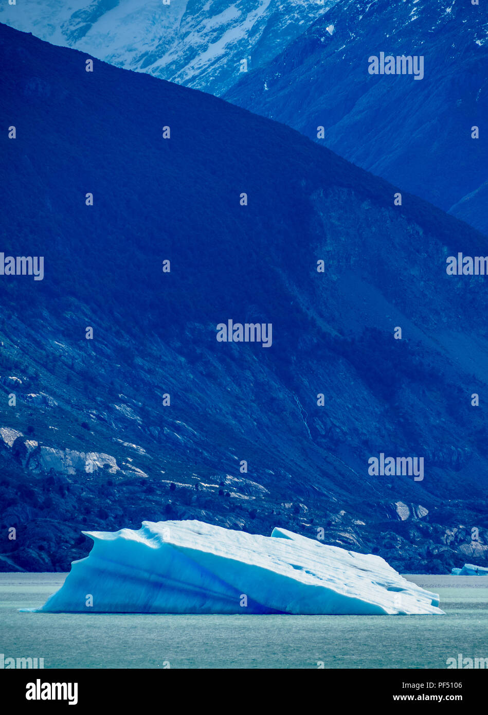 Iceberg on Lake Argentino, Los Glaciares National Park, Santa Cruz ...