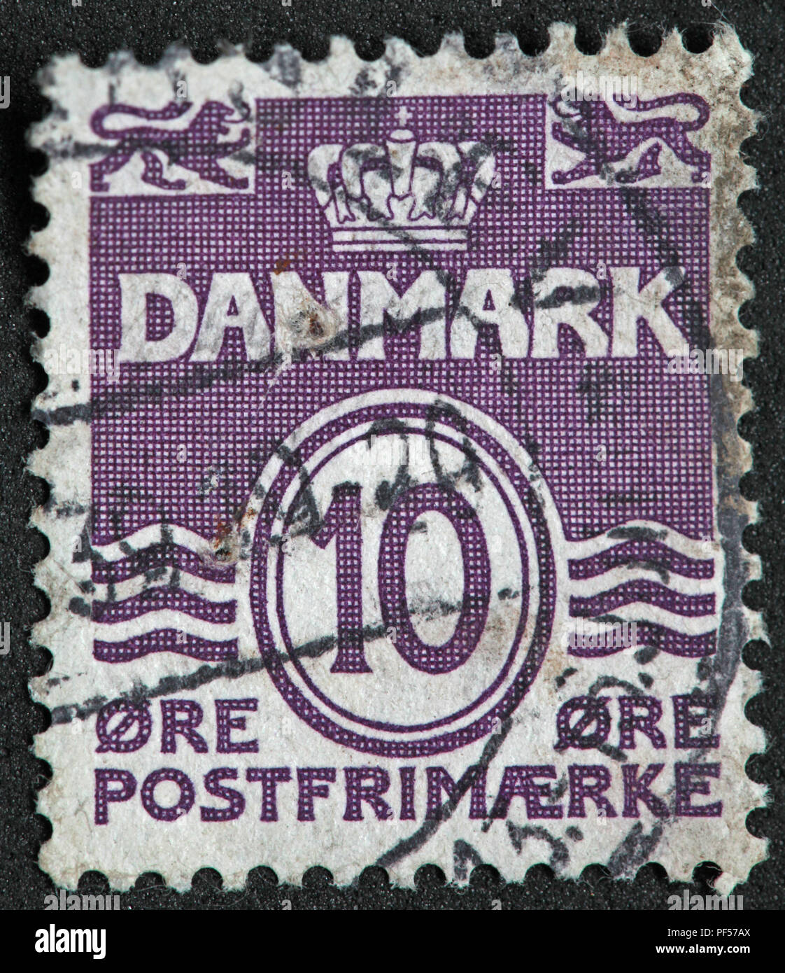 used 10 ore Danmark Denmark, purple postage stamp - Postfrimaerke Stock Photo