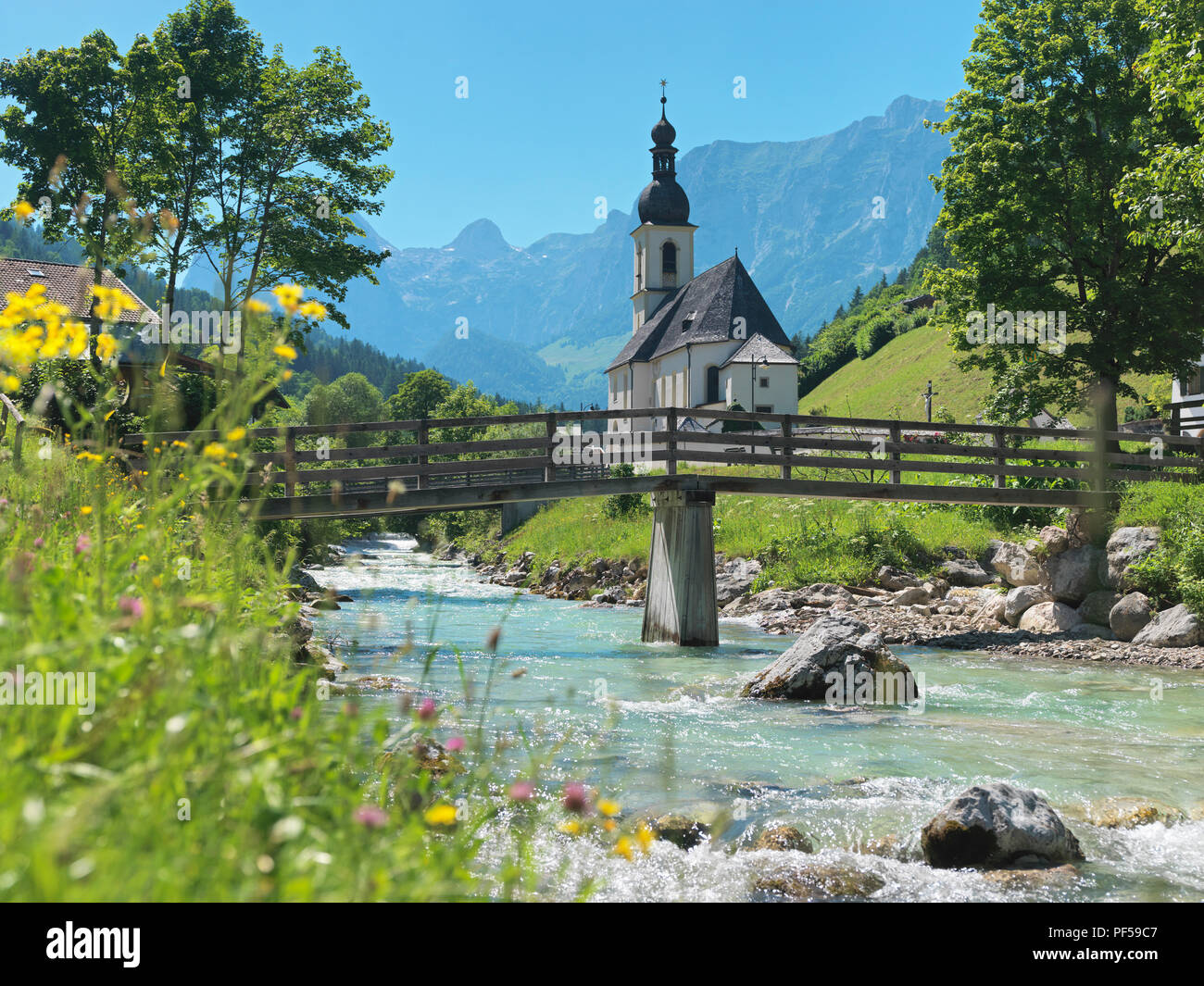 Pfarrkirche St. Sebastian, Ramsauer Ache, HG Reiteralpe, Ramsau, Berchtesgadener Land, Oberbayern, Bayern, Deutsland | Bavaria, Germany Stock Photo