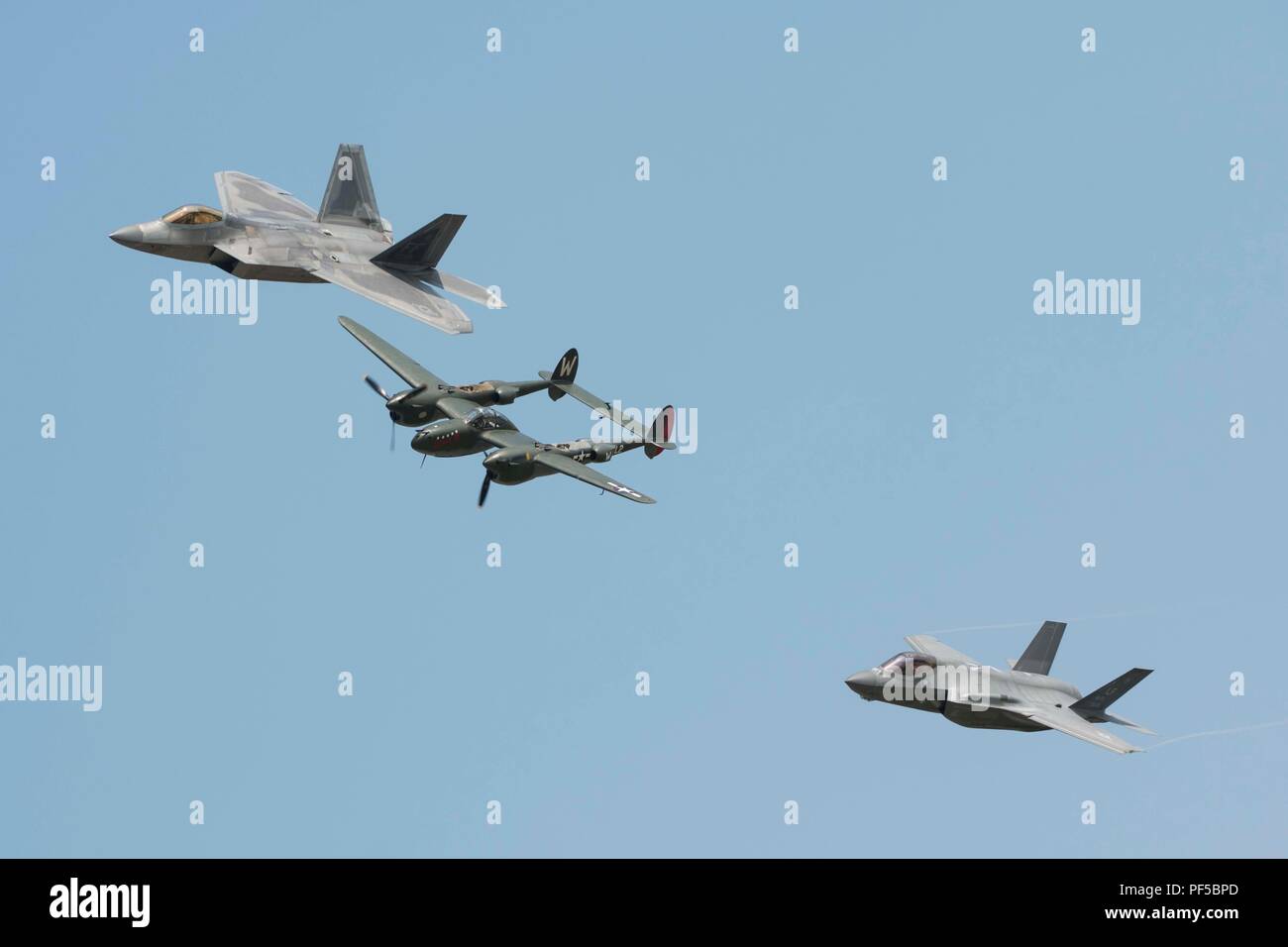 Lockheed Martin Formation Lockheed Martin F-22 Raptor is a fifth-generation stealth air ...