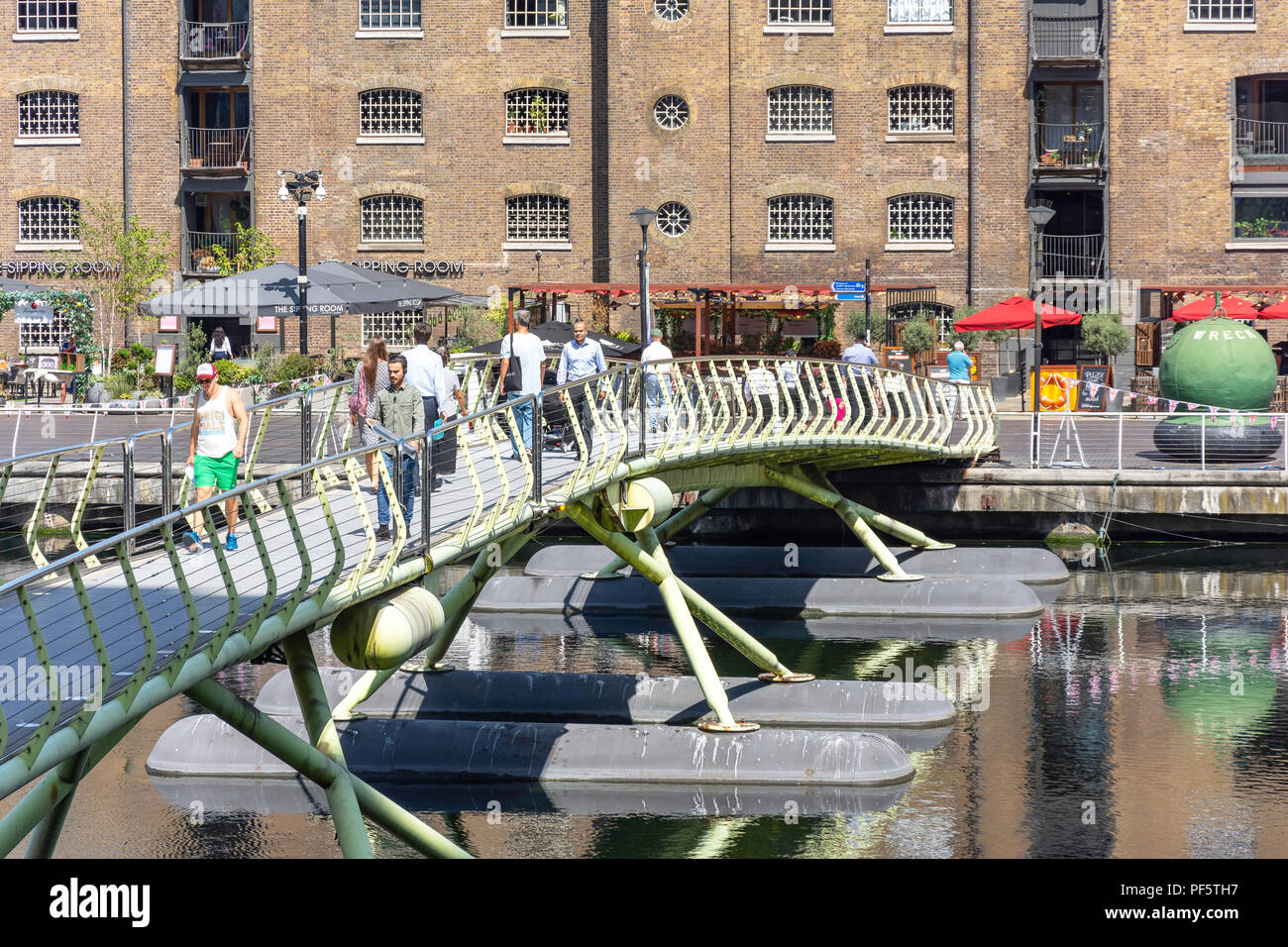 West india quay footbridge hi-res stock photography and images - Alamy