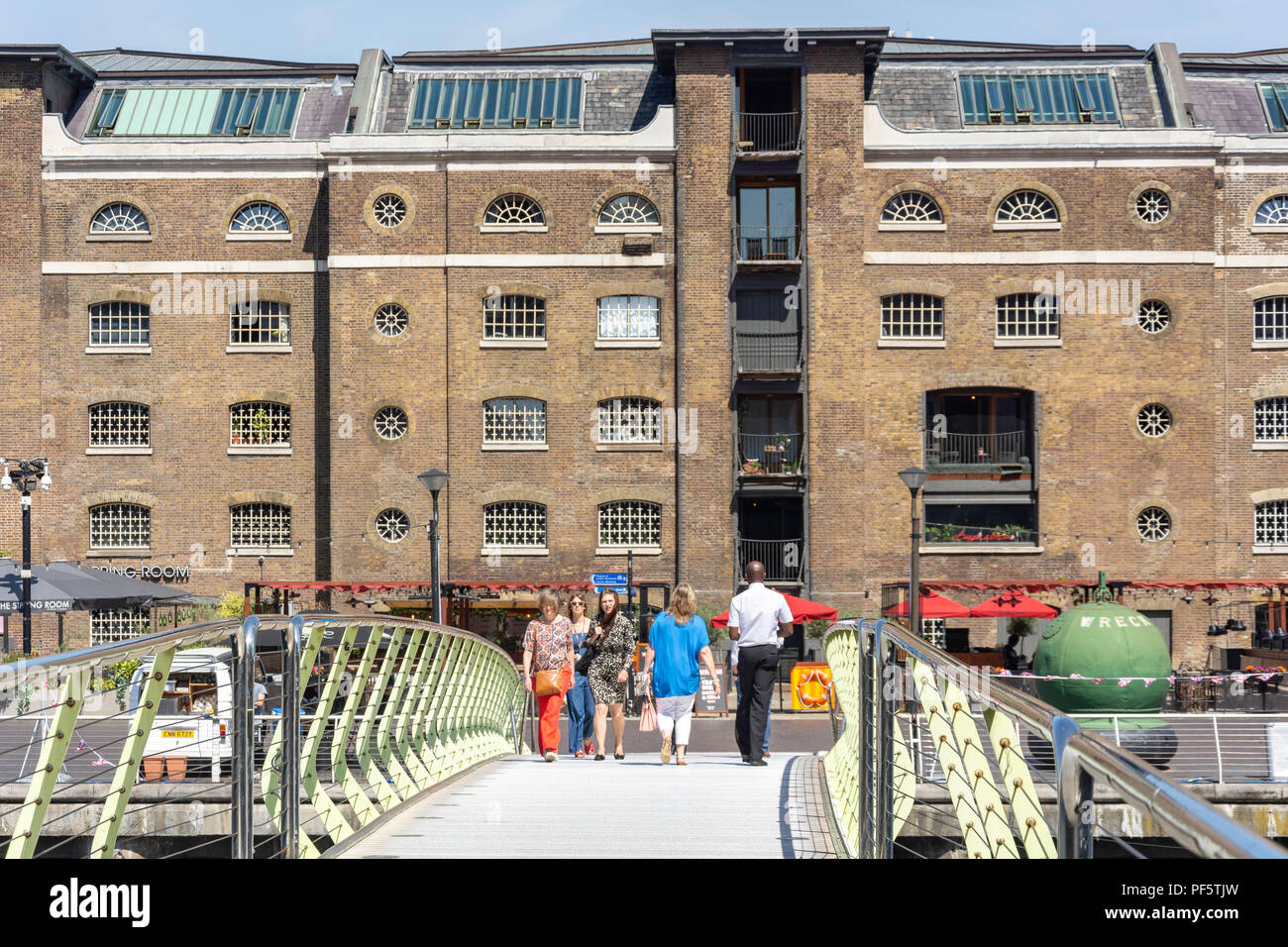 West india quay footbridge hi-res stock photography and images - Alamy