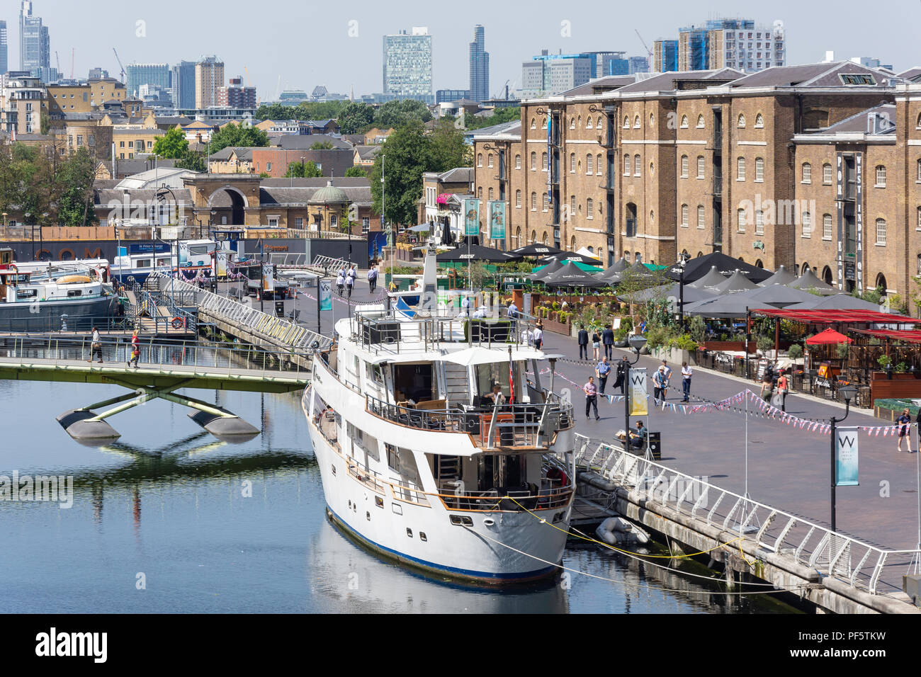 London canary wharf docks hires stock photography and images Alamy