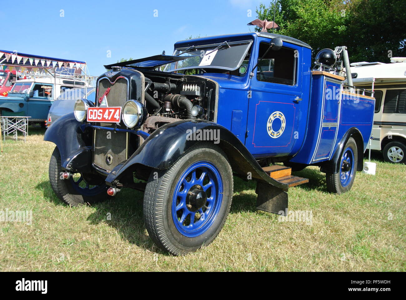 Breakdown truck hi-res stock photography and images - Alamy