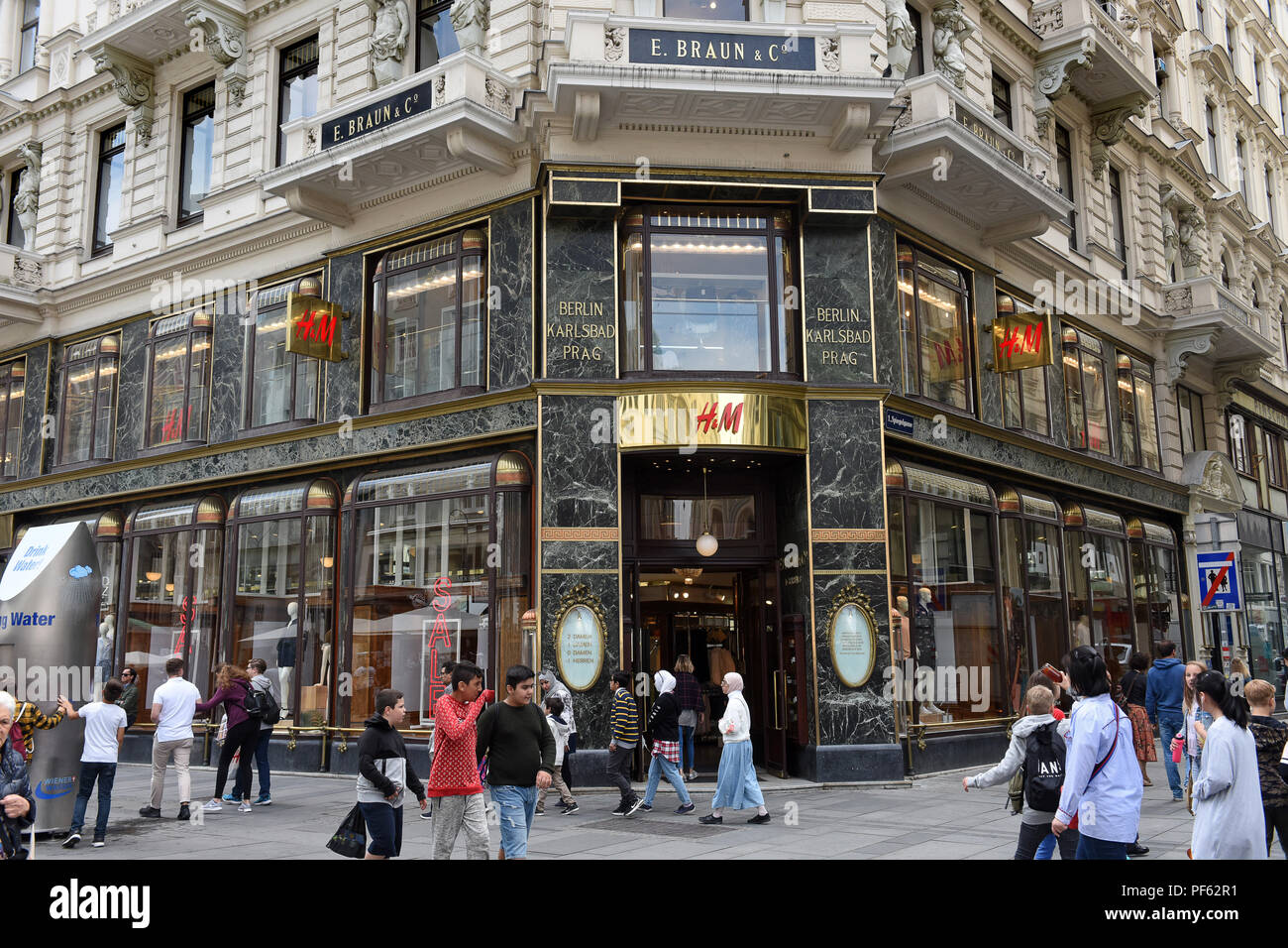 Store in vienna austria hi-res stock photography and images - Alamy