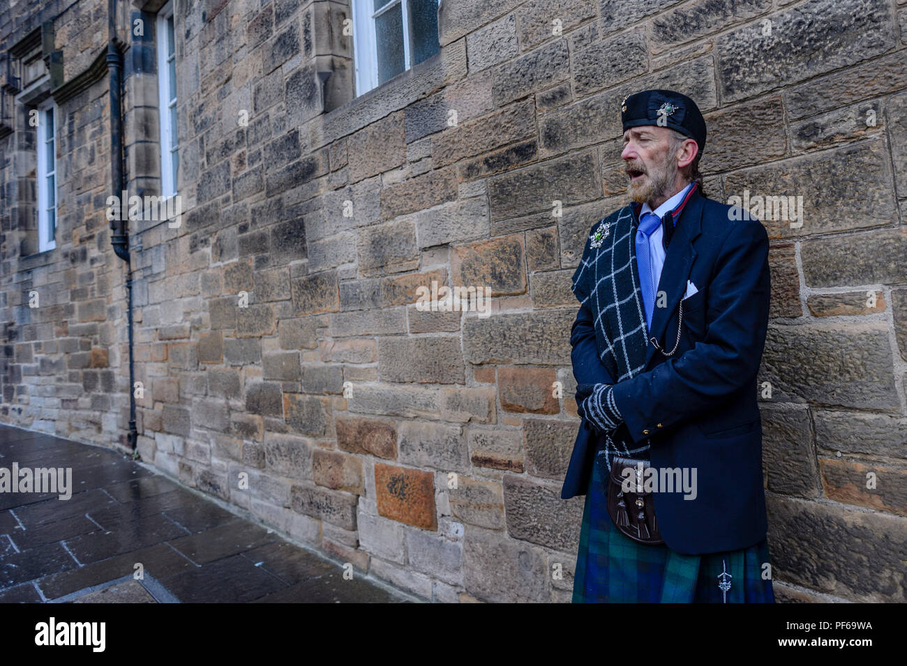 Traditional folk singer, Edinburgh Stock Photo Alamy