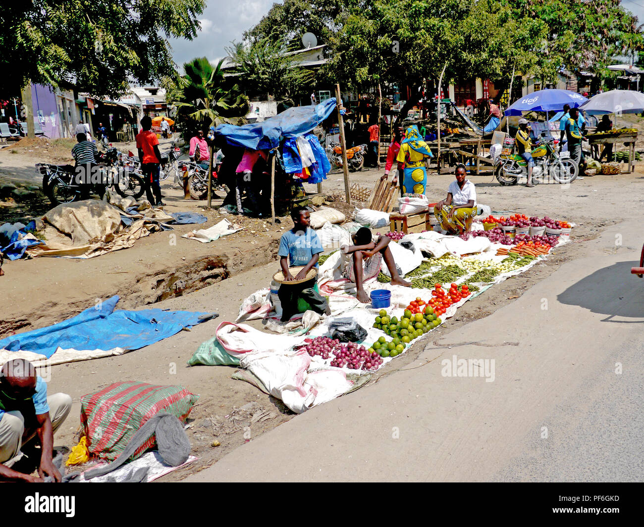 A roadside market in a street in the suburb of Dar es Salaam, Tanazia, Africa Stock Photo