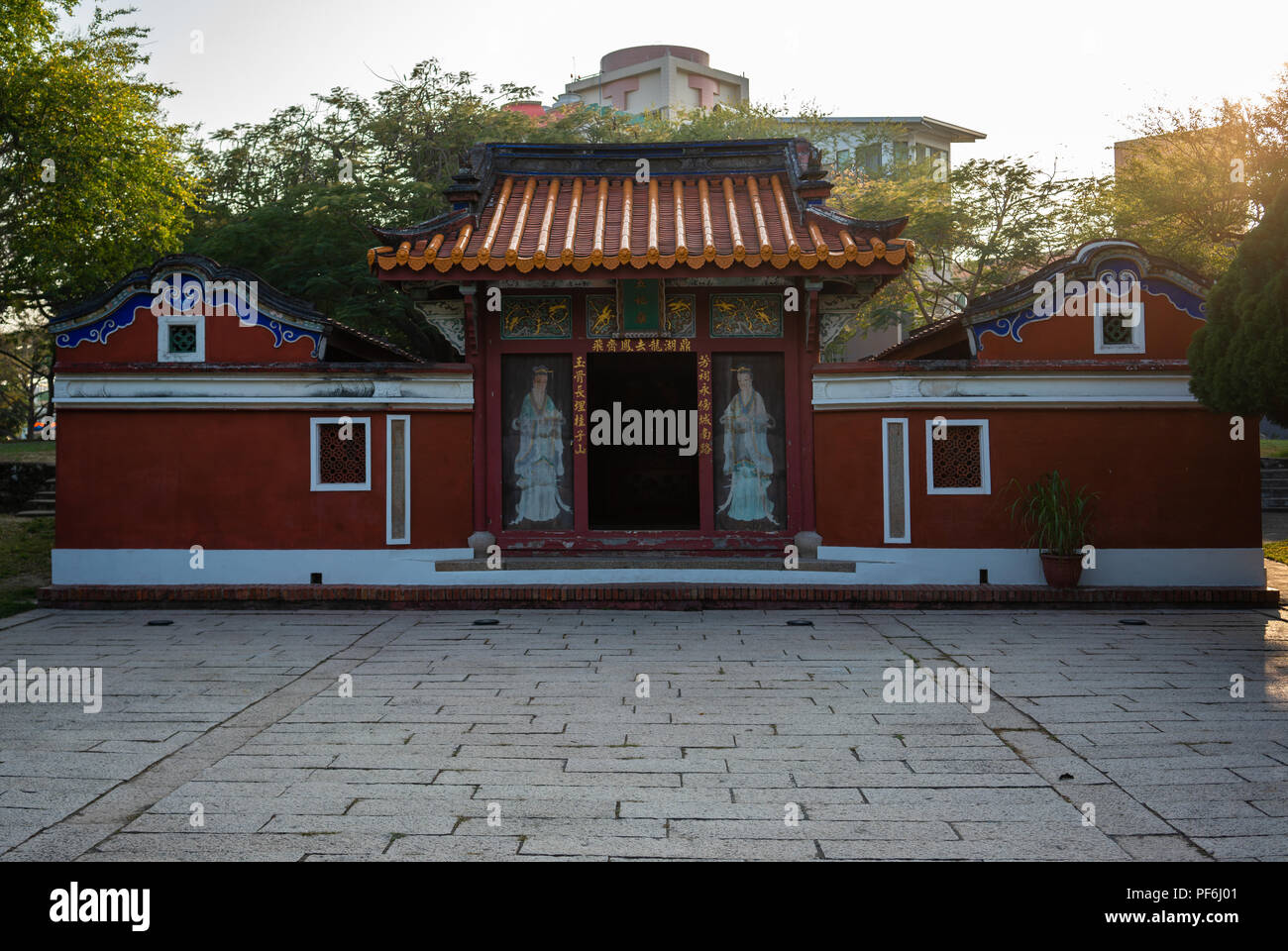 Taiwanese taoist temple hi-res stock photography and images - Alamy