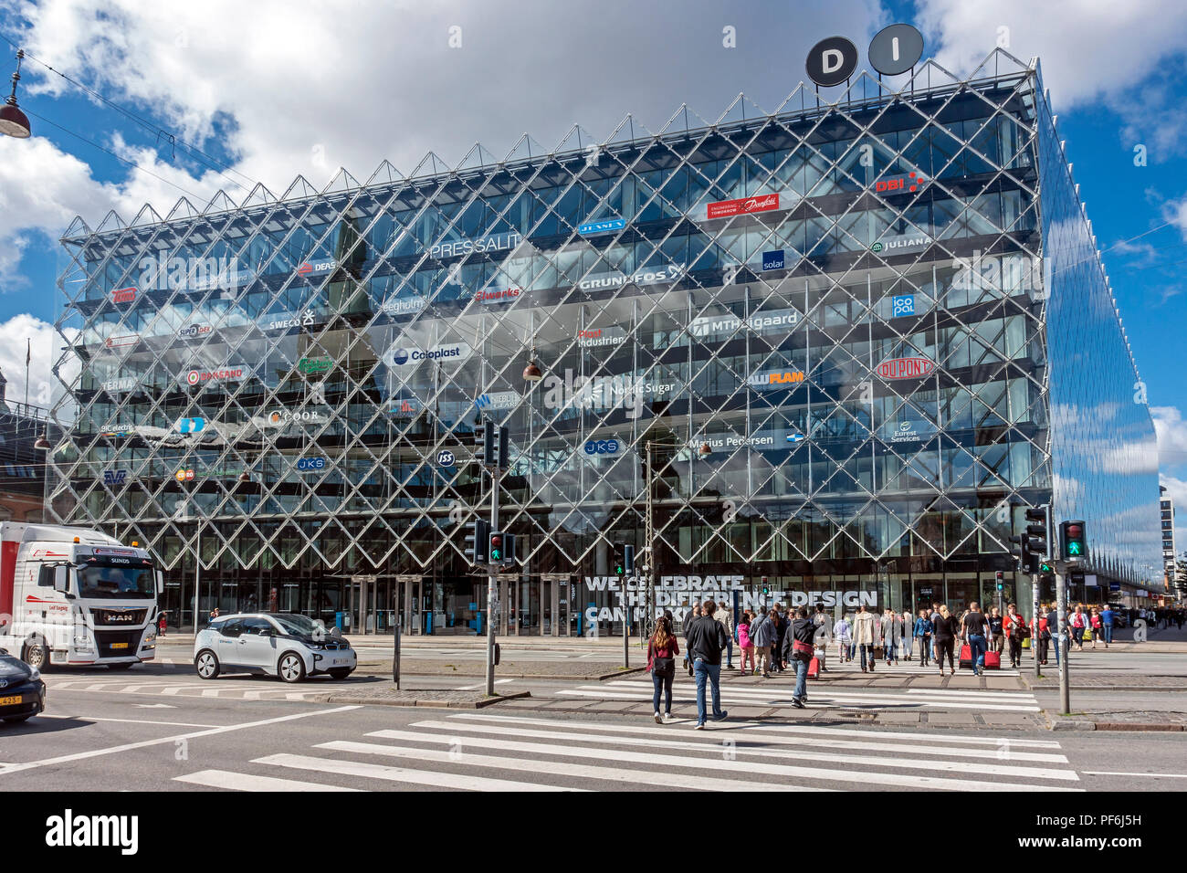 Industriens Hus on the corner of H. C. Andersens Boulevard og Vesterbrogade in Copenhagen Denmark Europe with pedestrians crossing Stock Photo
