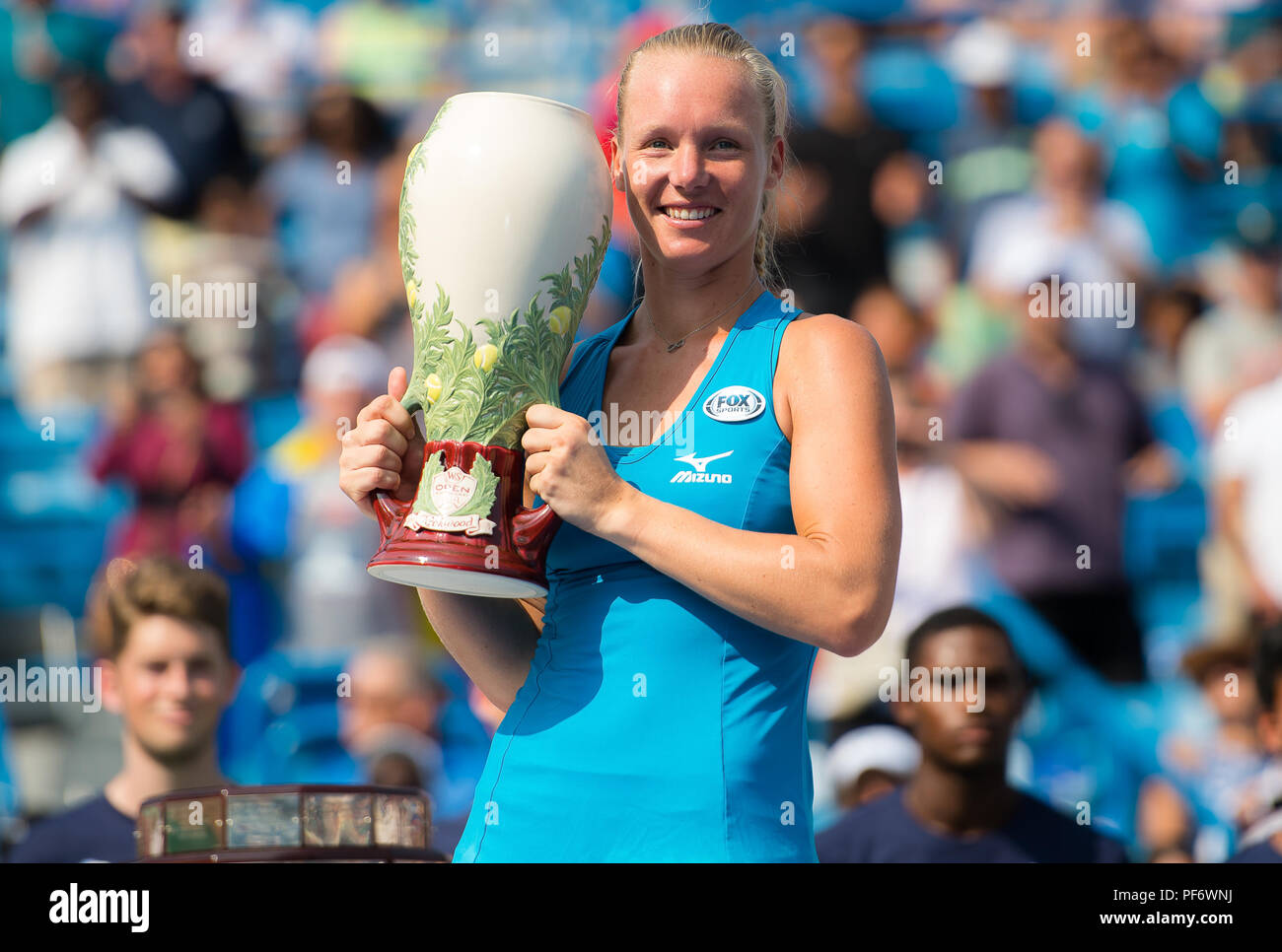 august-19-2018-kiki-bertens-of-the-netherlands-poses-with-her-winners-trophy-after-the-final-of-the-2018-western-southern-open-wta-premier-5-tennis-tournament-cincinnati-ohio-usa-august-19th-2018-credit-afp7zuma-wirealamy-live-news-PF6WNJ.jpg