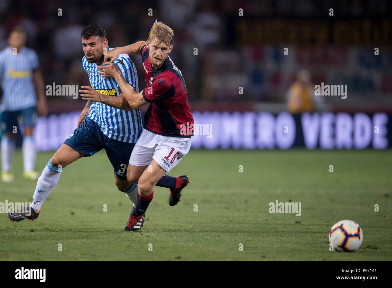 Andrea Petagna of Spal and Filip Helander of Bologna during the Italian 'Serie A' match between Bologna 0-0 Spal at Renato All Ara Stadium on August 19, 2018 in Bologna, Italy. Credit: Maurizio Borsari/AFLO/Alamy Live News Stock Photo