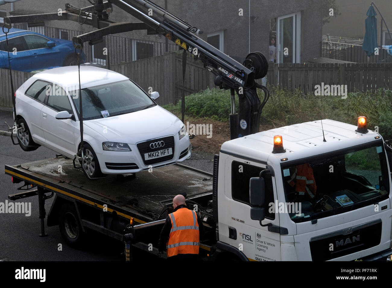 Galashiels, Scotland, UK. 20th Aug 2018.    Removal of untaxed vehicle: A vehicle which has been clamped due to having no road tax or MOT, pictured during its removal on to a flat bed lorry transport. Operated by the Driver & Vehicle Licensing Agency. In Galashiels on Monday 20 August 2018. Recently DVLA have been clamping vehicles in the Scottish Borders to enforce actions.  (Photo by Rob Gray / Freelance) Credit: Rob Gray/Alamy Live News Stock Photo