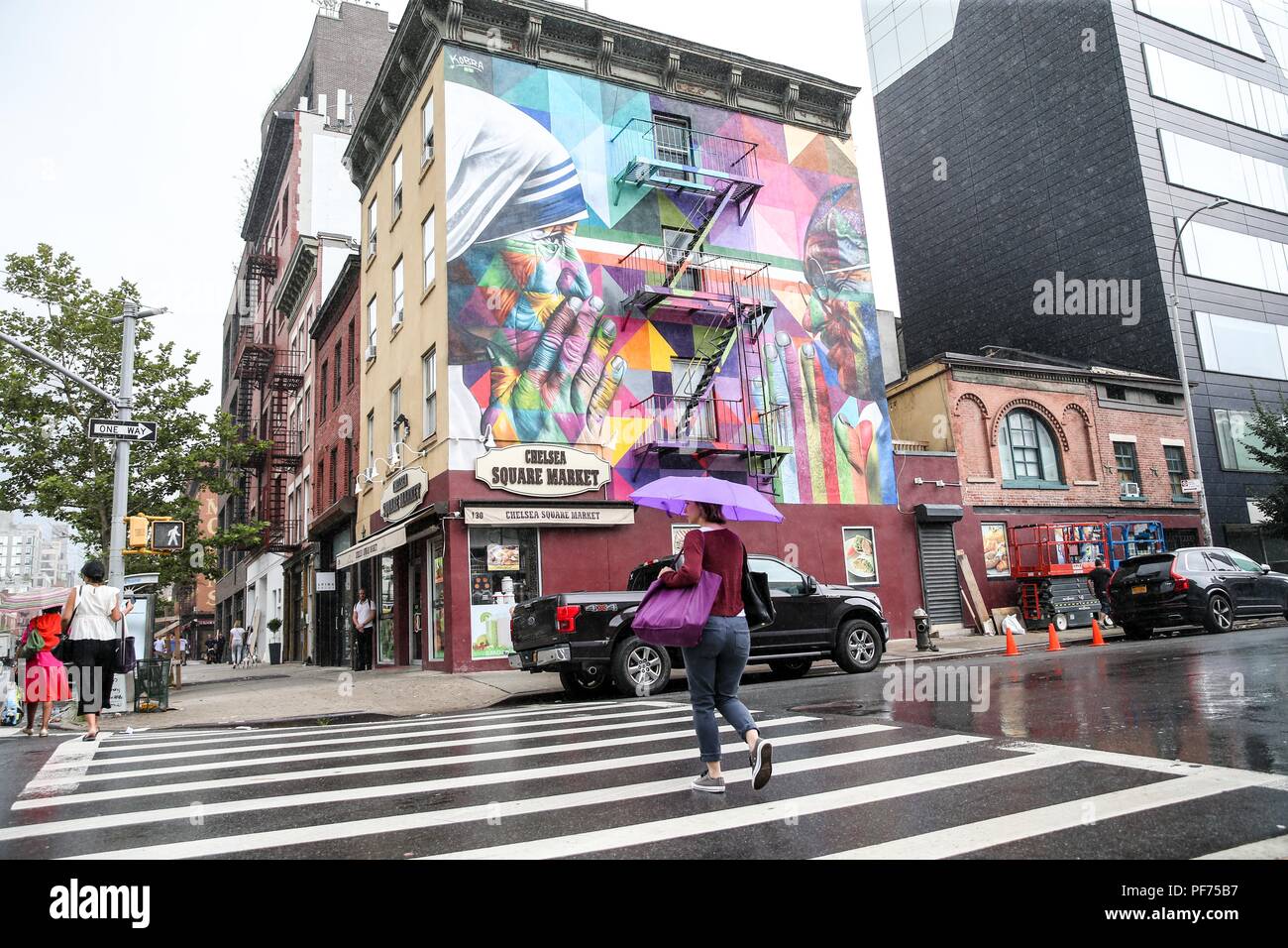 New York, USA. 20th August 2018. Madre Teresa of Calcutta and Mahatma Gandhi's work by the muralist Eduardo Kobra on the 'Colors for Freedom' project is being held in New York City in the United States on Monday. The project plans to spread works around the city. (PHOTO: VANESSA CARVALHO/BRAZIL PHOTO PRESS) Credit: Brazil Photo Press/Alamy Live News Credit: Brazil Photo Press/Alamy Live News Stock Photo