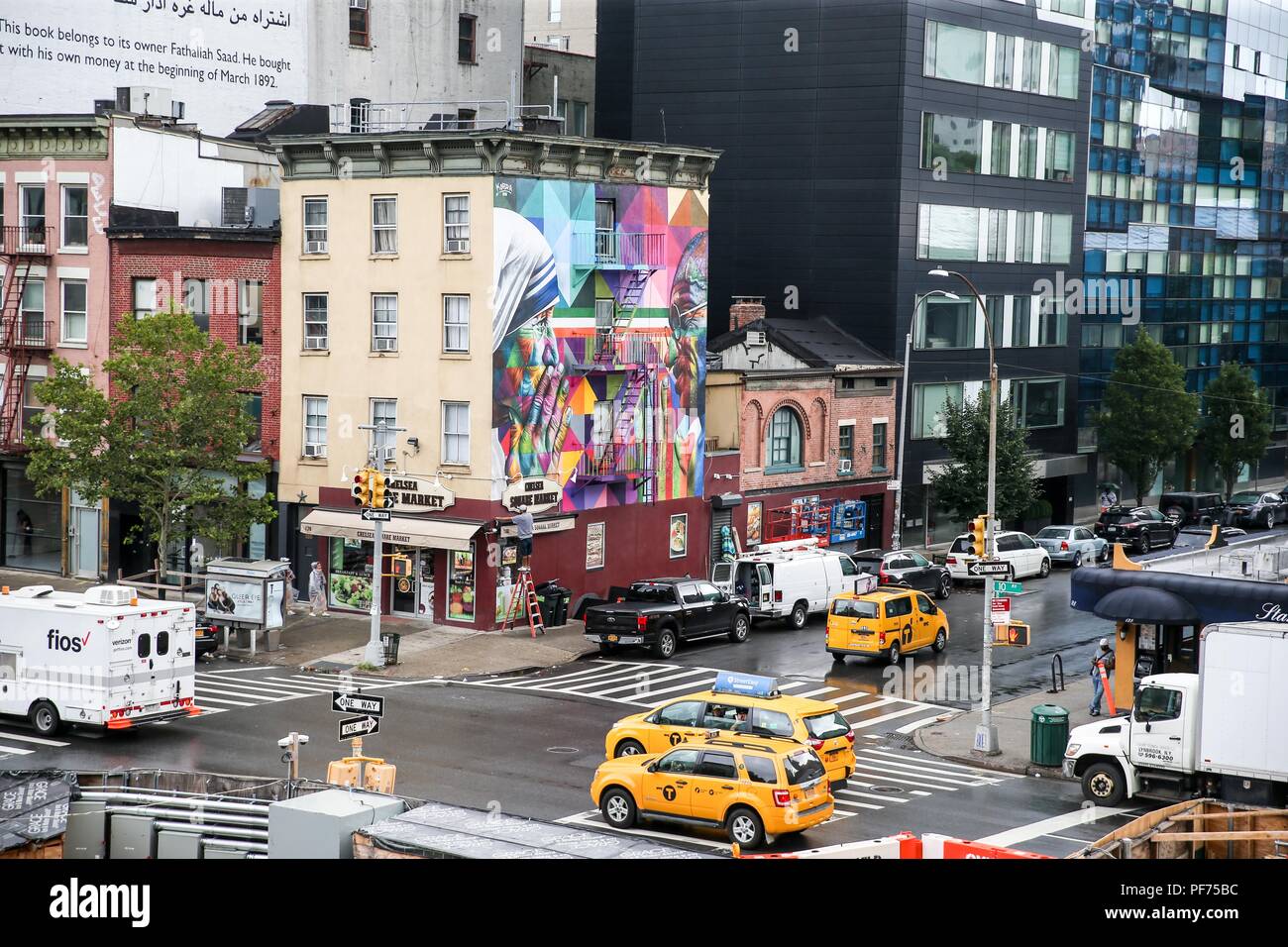 New York, USA. 20th August 2018. Madre Teresa of Calcutta and Mahatma Gandhi's work by the muralist Eduardo Kobra on the 'Colors for Freedom' project is being held in New York City in the United States on Monday. The project plans to spread works around the city. (PHOTO: VANESSA CARVALHO/BRAZIL PHOTO PRESS) Credit: Brazil Photo Press/Alamy Live News Credit: Brazil Photo Press/Alamy Live News Stock Photo