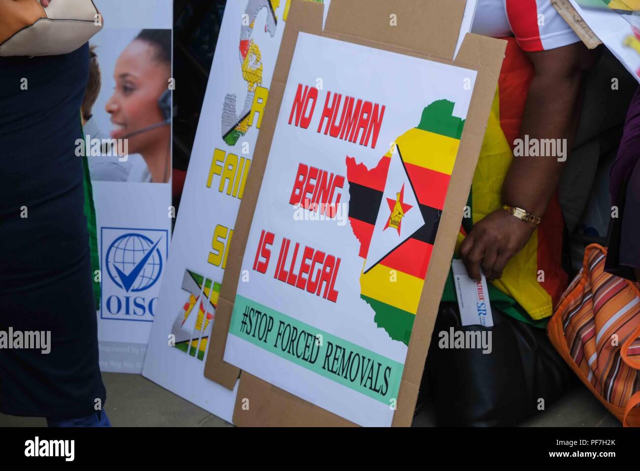 Zimbabewean protesters at Parliament Square calling on an end to falied asylum seekers being detained and returned to Zimbabewe by the British governm Stock Photo