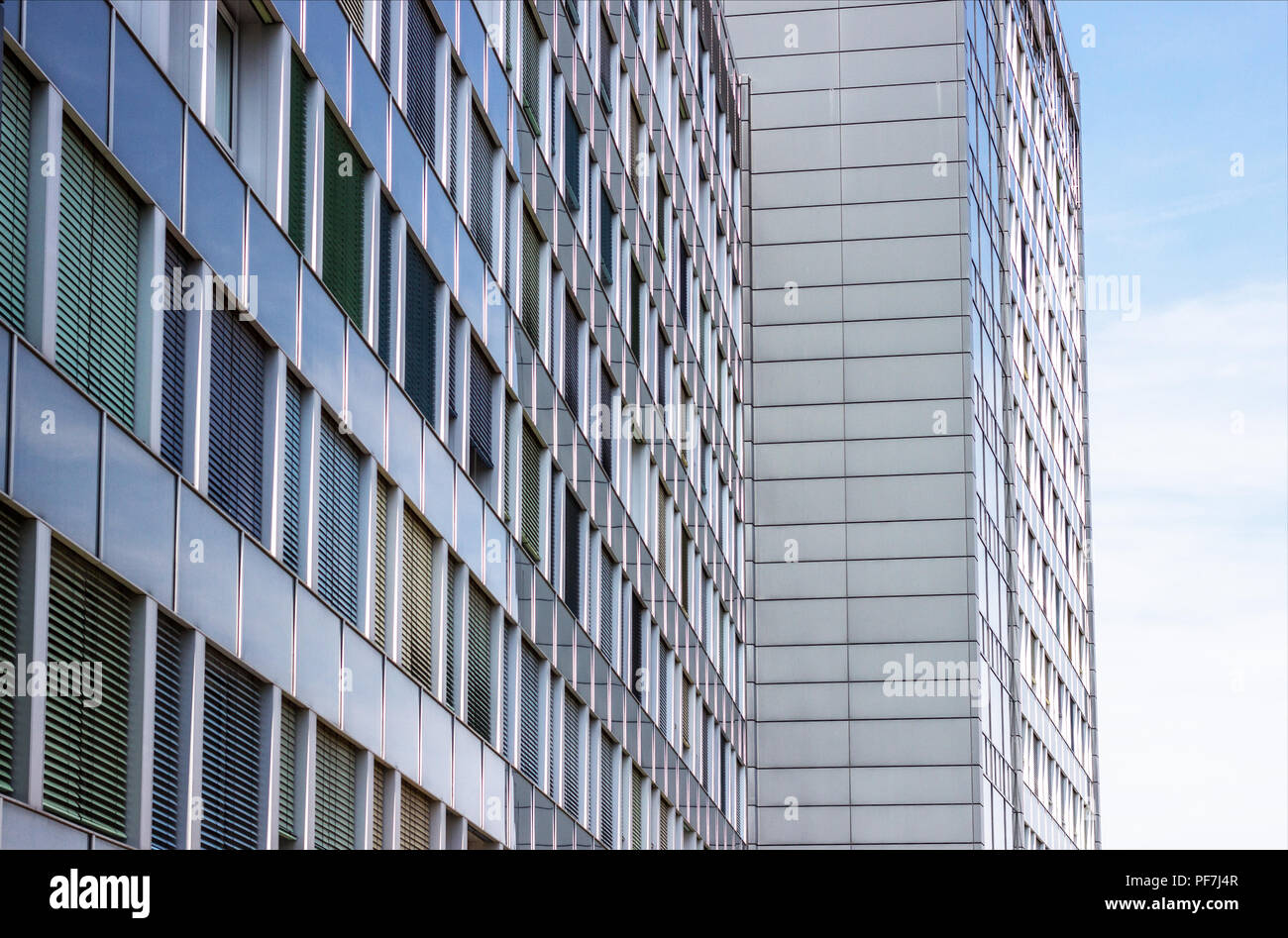 Facade of a modern apartment building. Blue Sky Stock Photo - Alamy