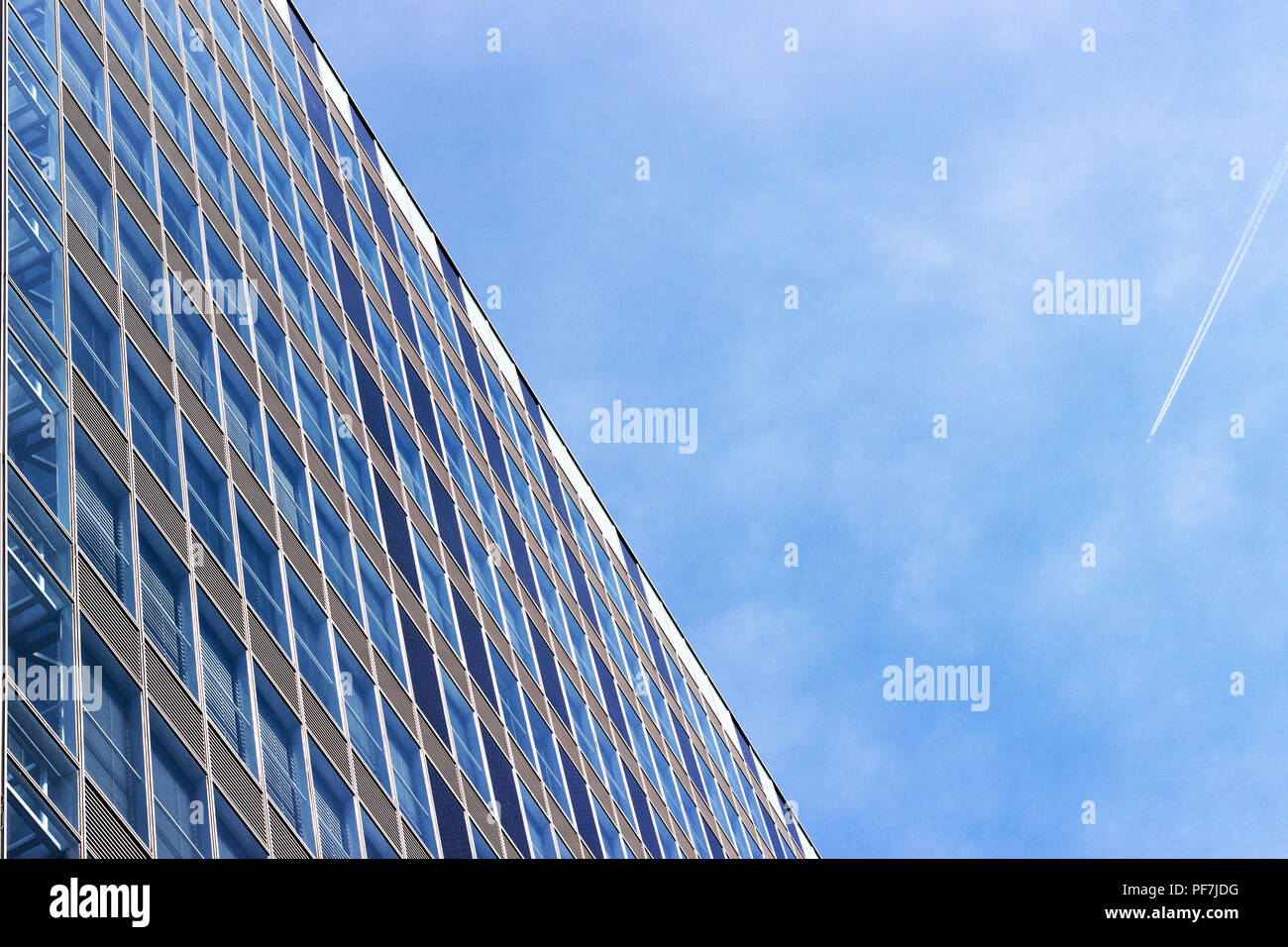 Facade of a modern apartment building. Blue Sky Stock Photo - Alamy
