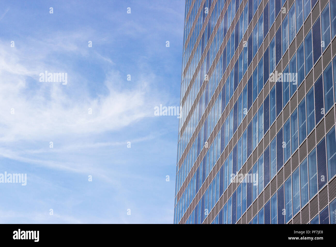 Facade of a modern apartment building. Blue Sky Stock Photo - Alamy
