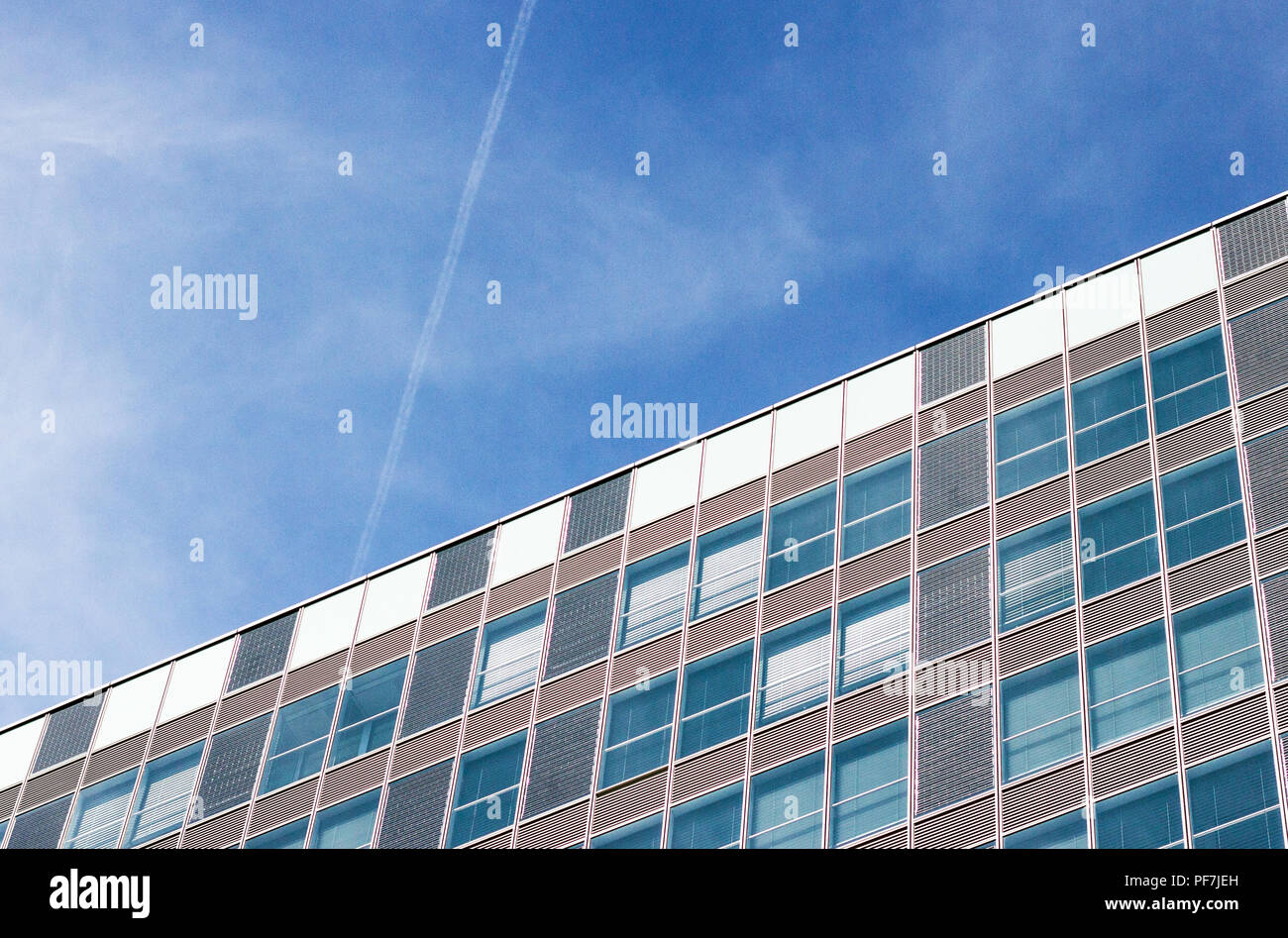 Facade of a modern apartment building. Blue Sky Stock Photo - Alamy