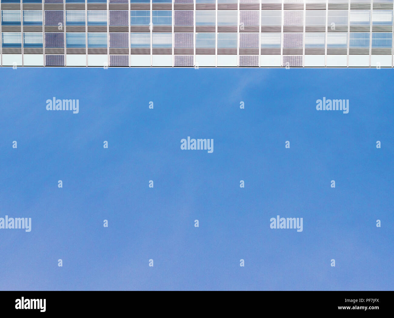 Facade of a modern apartment building. Blue Sky Stock Photo - Alamy