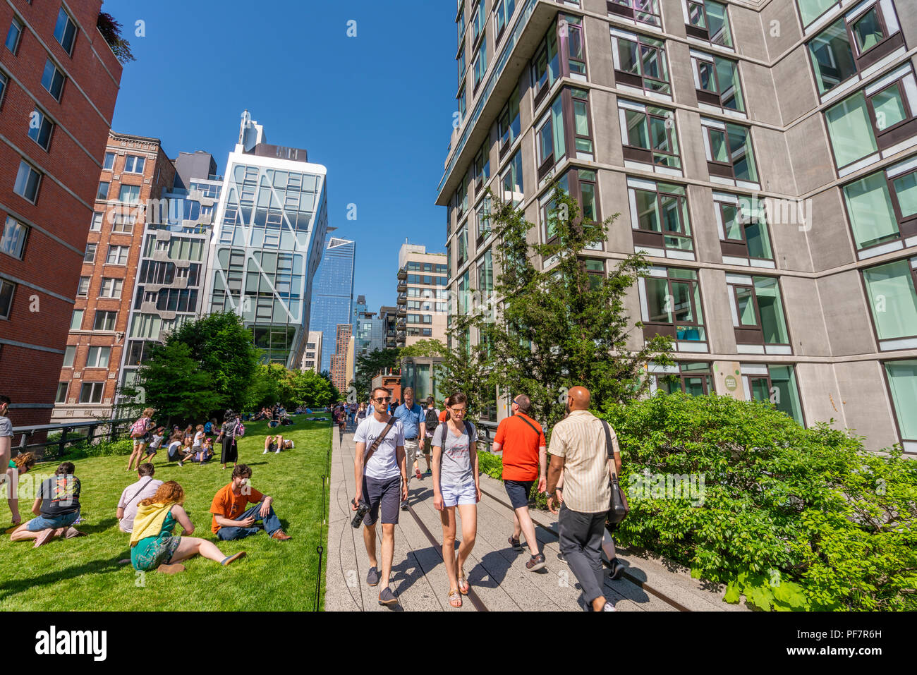 People walking along The High Line in New York Stock Photo