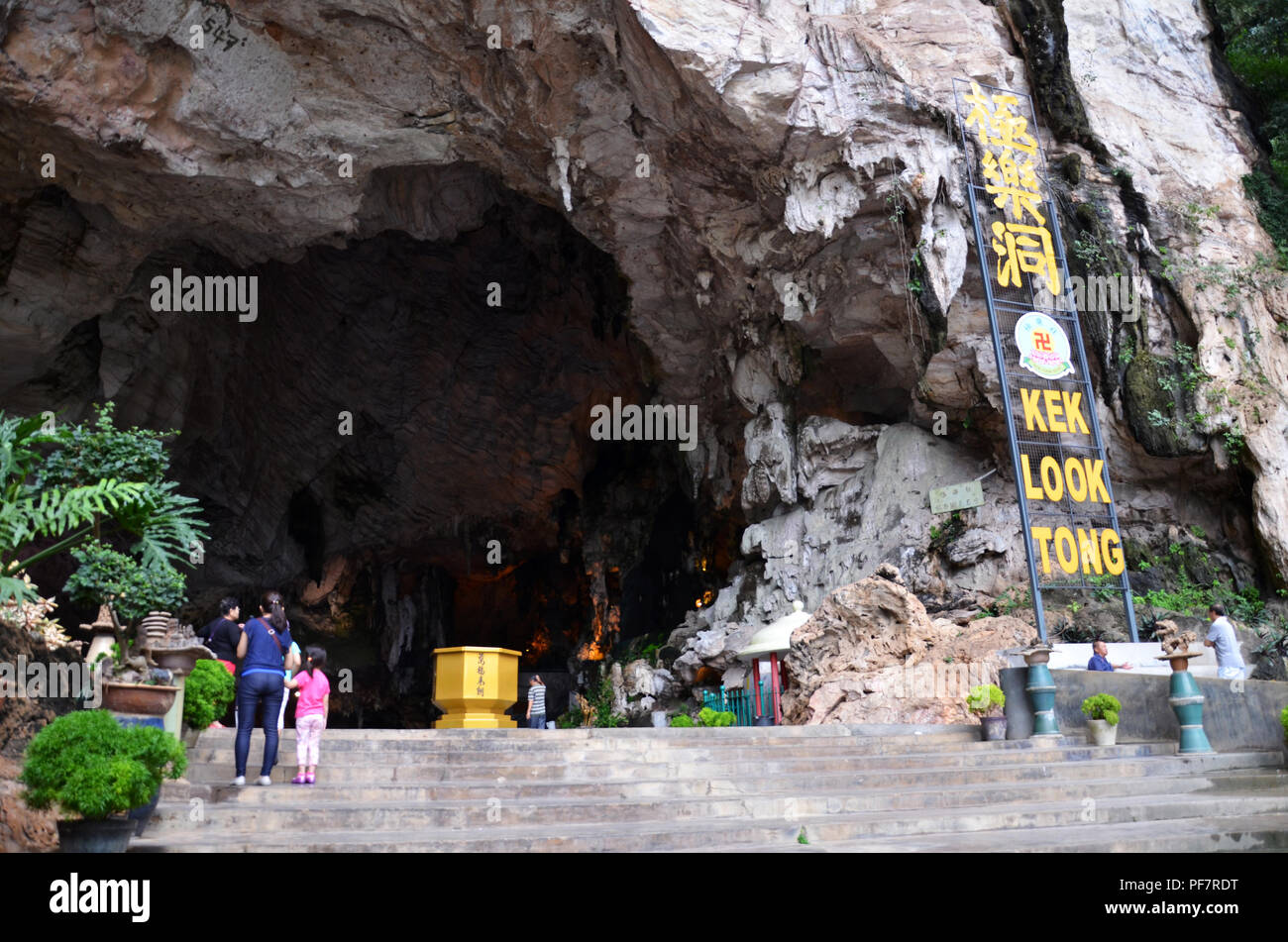 IPOH, MALAYSIA 25 NOV 2015 Visiors visit Kek Lok Tong which is