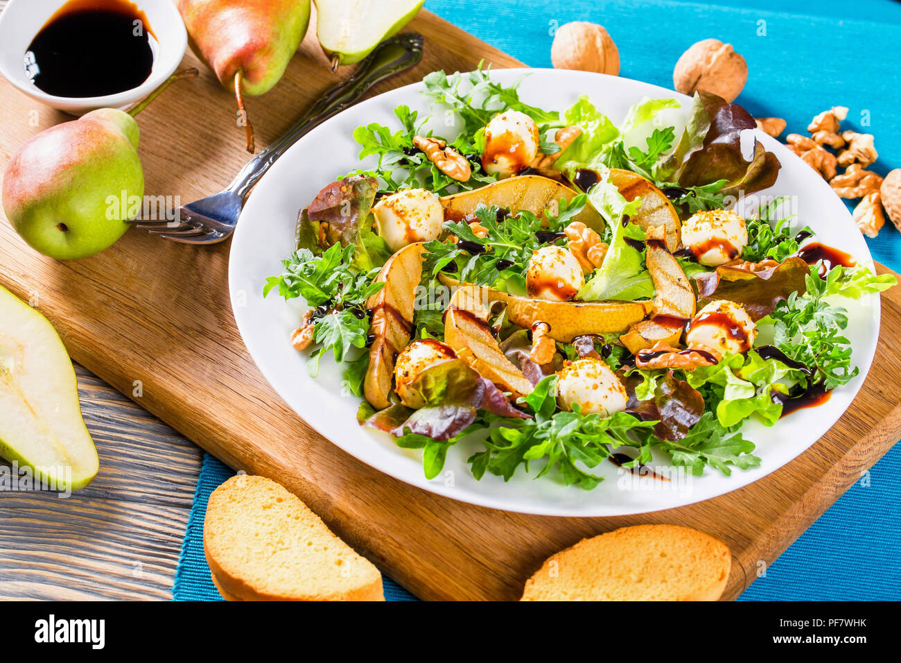 grilled pears, baby mozzarella balls, oakleaf lettuce and walnuts Stock