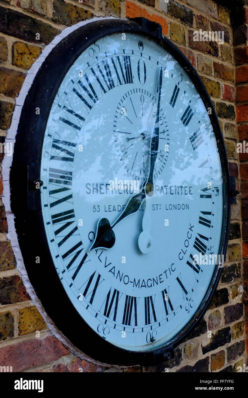 Royal Observatory Greenwich. Displaying the Shepherd Gate 24hr clock ...