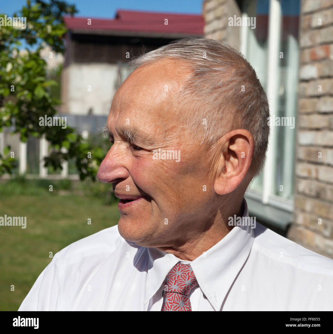 Old man face fence hi-res stock photography and images - Alamy