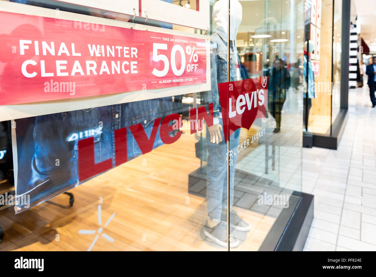 Tysons Corner, USA - January 26, 2018: Levi's, Levis denim jeans store,  shop with final winter clearance sale, 50% off sign on glass window, door  entr Stock Photo - Alamy