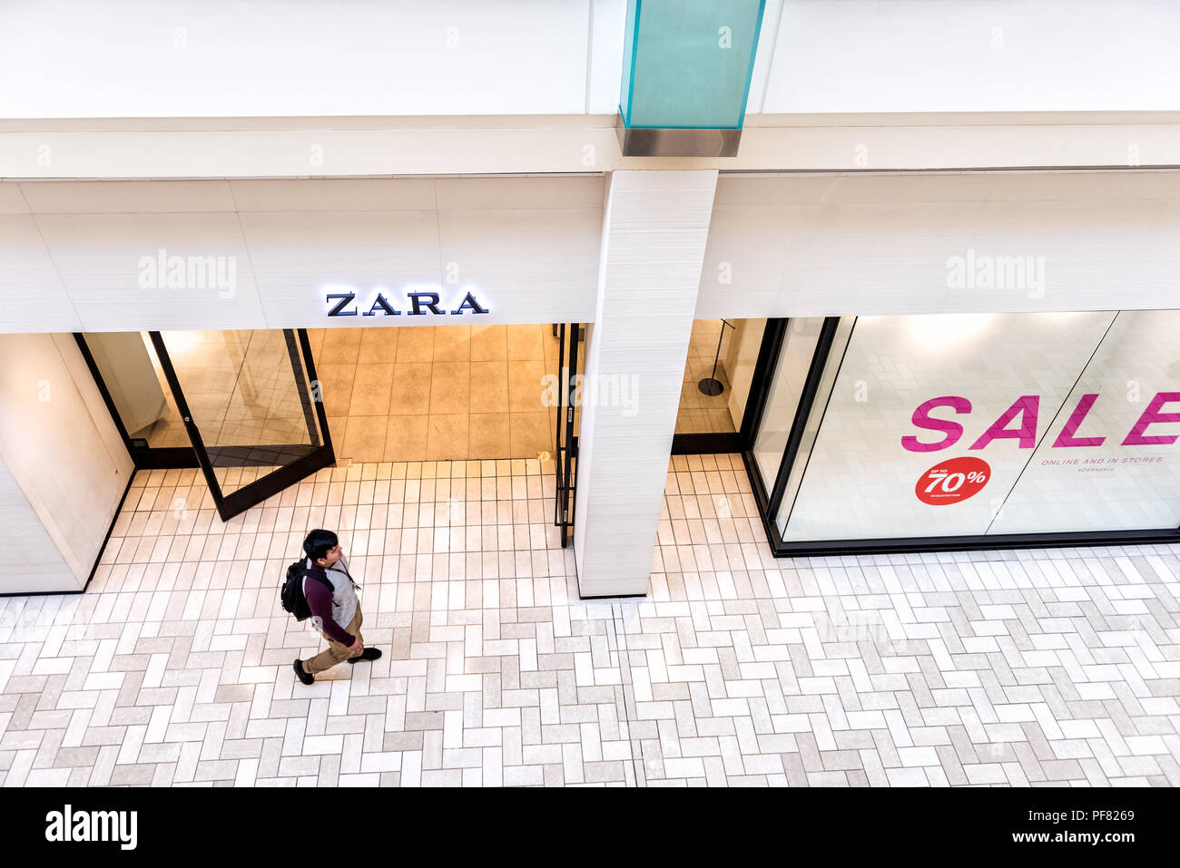 Tysons Corner, USA - January 26, 2018: Fast fashion clothing, clothes,  apparel specialty store, shop Zara with with people walking, sale sign in  shopp Stock Photo - Alamy