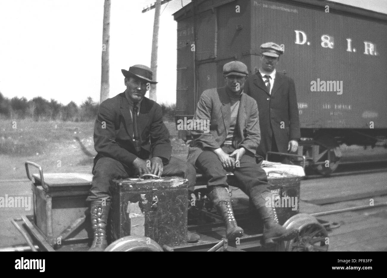 Three men resting on a small wagon equipped with traveling laboratory cases, 1916. Image courtesy Centers for Disease Control (CDC) / Minnesota Department of Health, R.N. Barr Library, Librarians Melissa Rethlefsen and Marie Jones. () Stock Photo