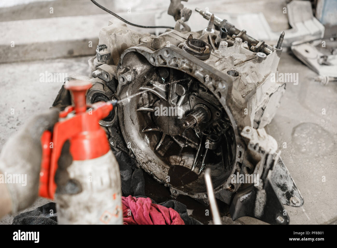 rinse clutch unit after the leaking of engine oil. Change and repair