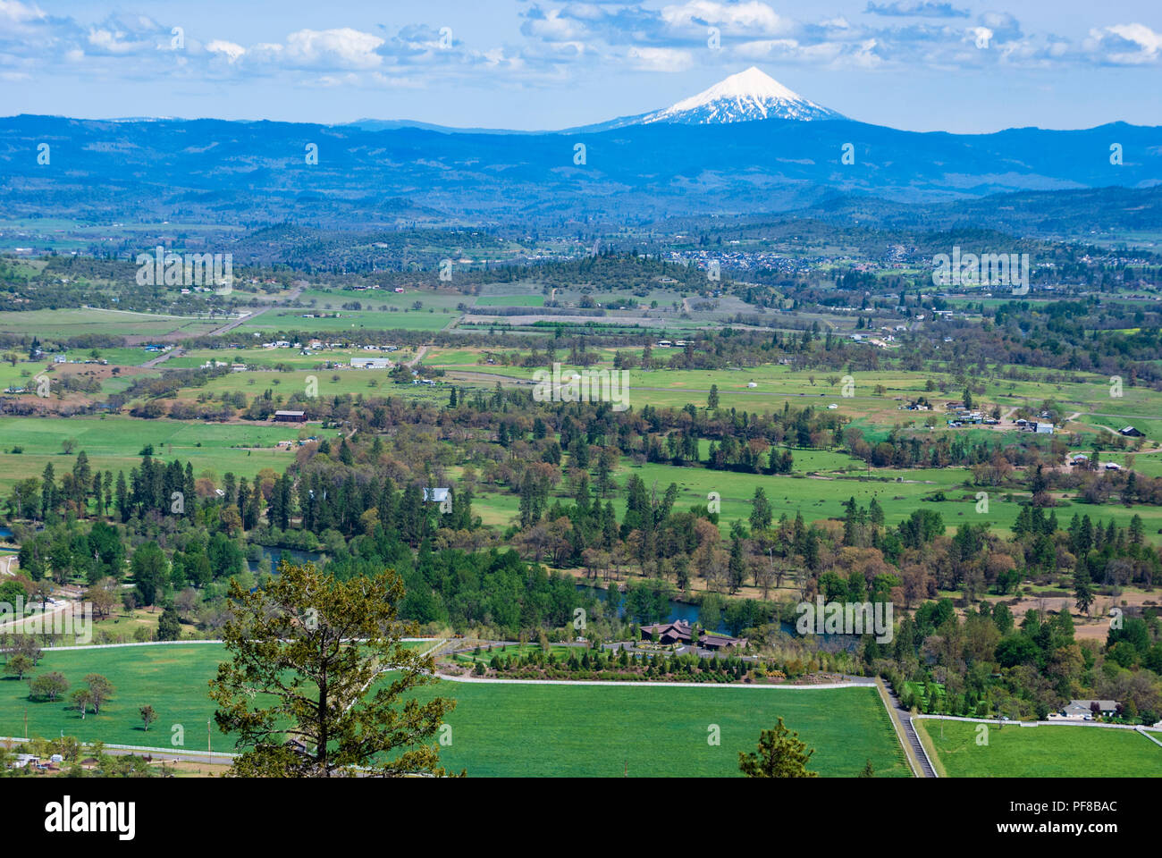 panorama view of mt mcloughlin and the rogue river valley from the table rocks plateau in southern oregon Stock Photo