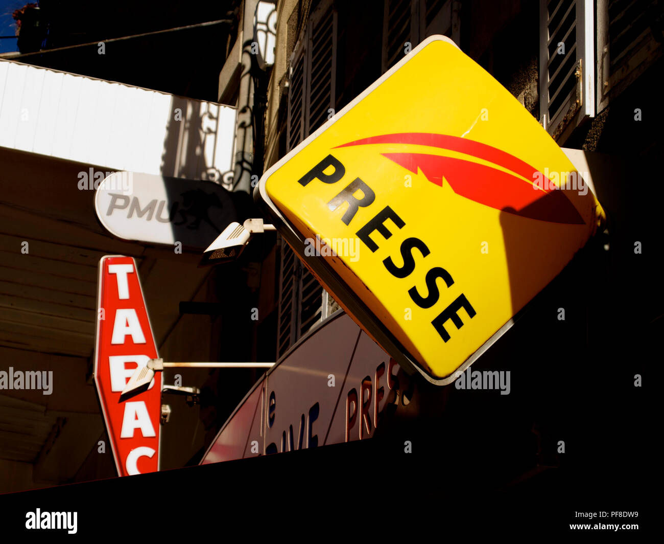 Tabac Presse High Resolution Stock Photography And Images Alamy