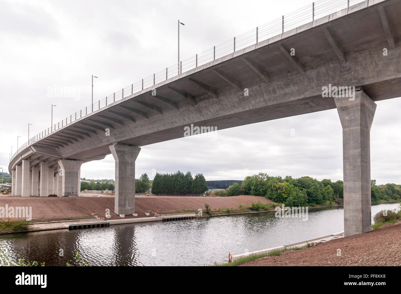 Concrete span bridge hi-res stock photography and images - Alamy
